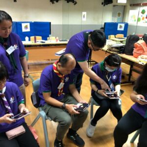 與香港童軍總會訓練署合辦-第二届證書（LV1）課程，SOUL Keeper教練們正在帶領參加者體驗SeeU•SOUL AR體驗遊戲